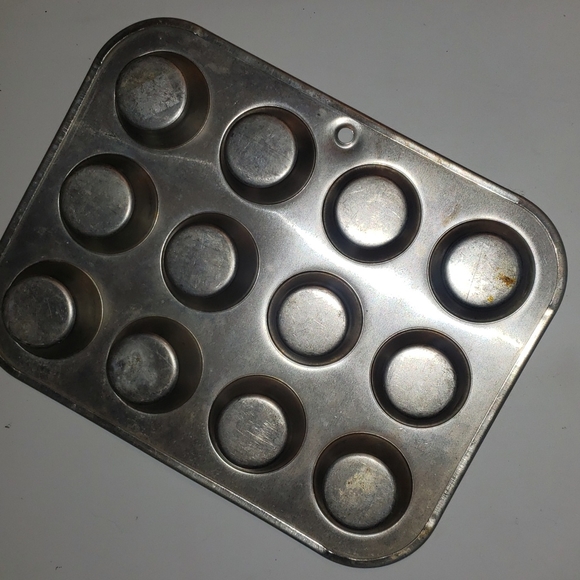 Vintage Metal Baking Set Muffin Baking Pan/ 2 Jell O Mold/ Aluminum Strainer - Picture 5 of 8